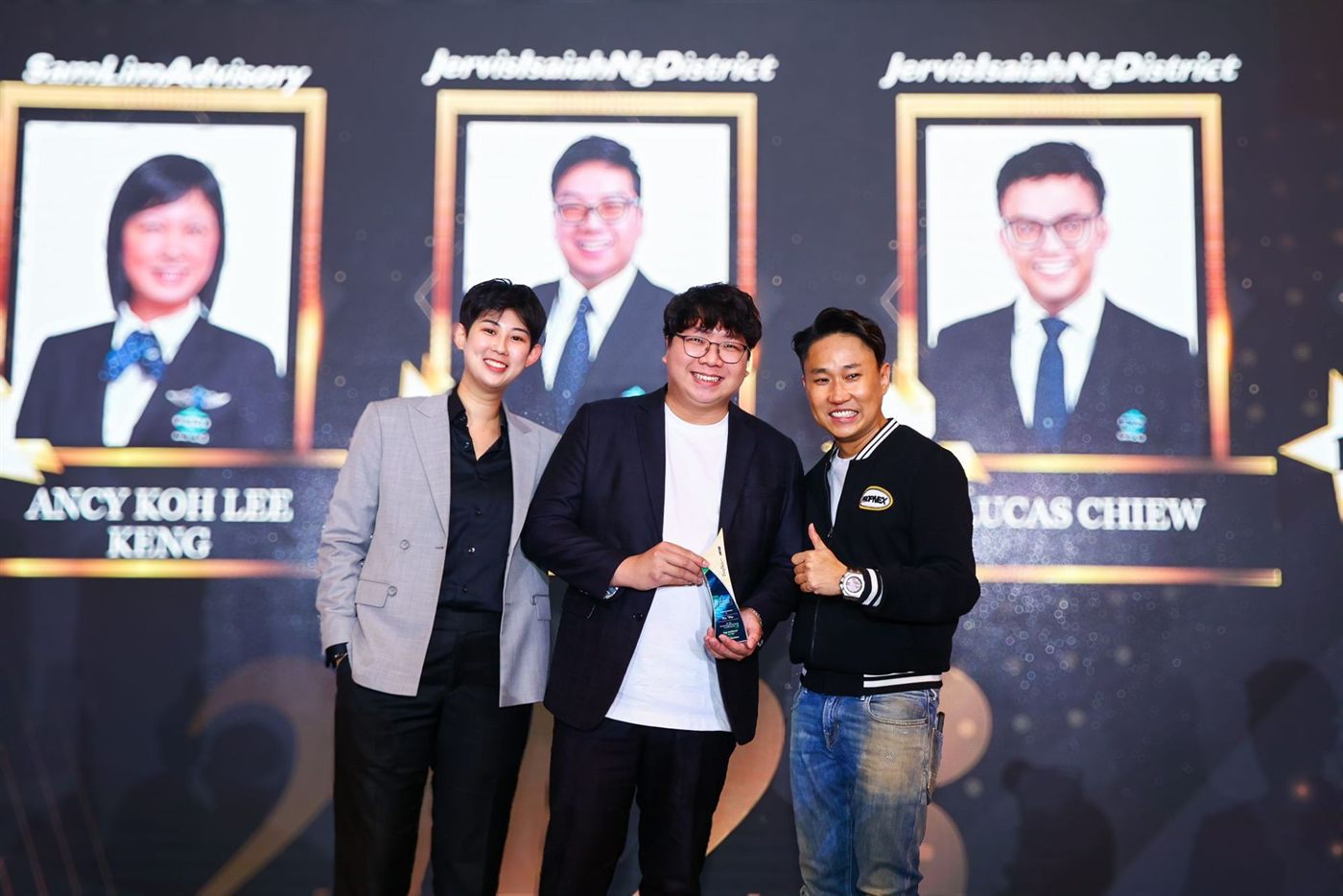 Ka Wai with the Top Producer 2023 award, Jervis Isaiah Ng District, PropNex